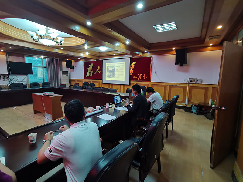 受邀參加通城縣評(píng)委會(huì)現(xiàn)場(chǎng)2.jpg